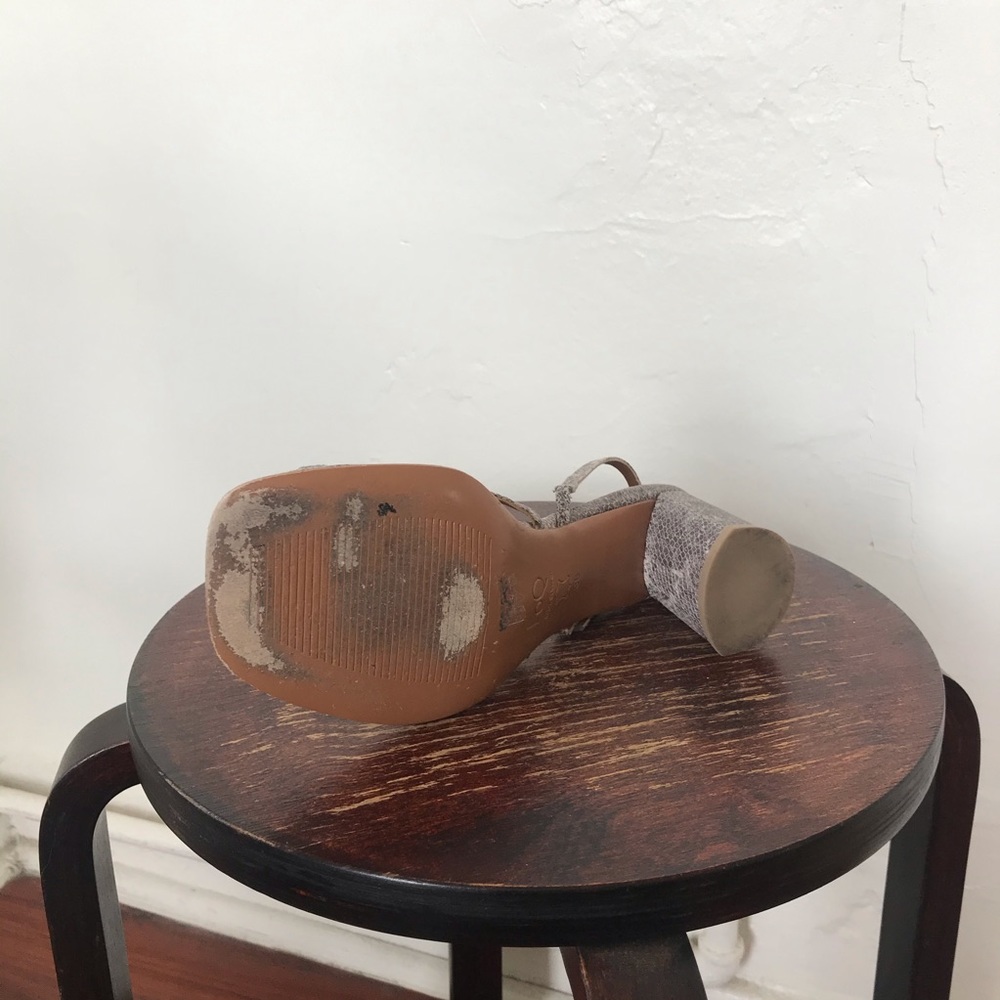 ✨Sold✨LOQ Alba Caliza Tan Gray Snake Heel Sandal - Picture 6 of 6